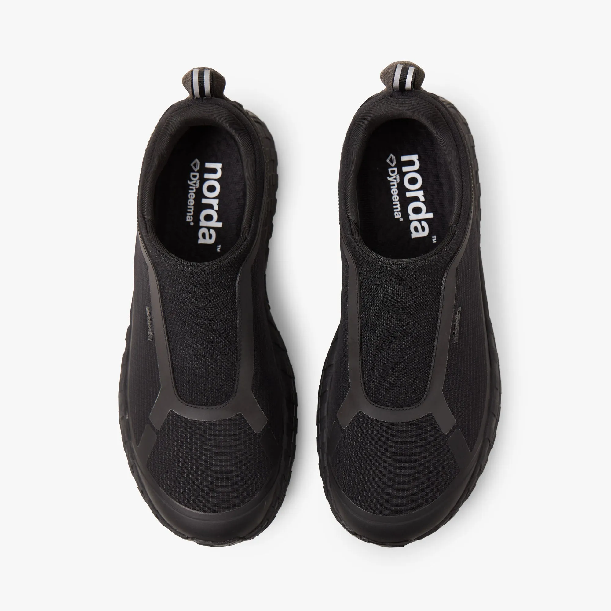 norda 003 / Pitch Black Agile Walking Unpaved Paths
