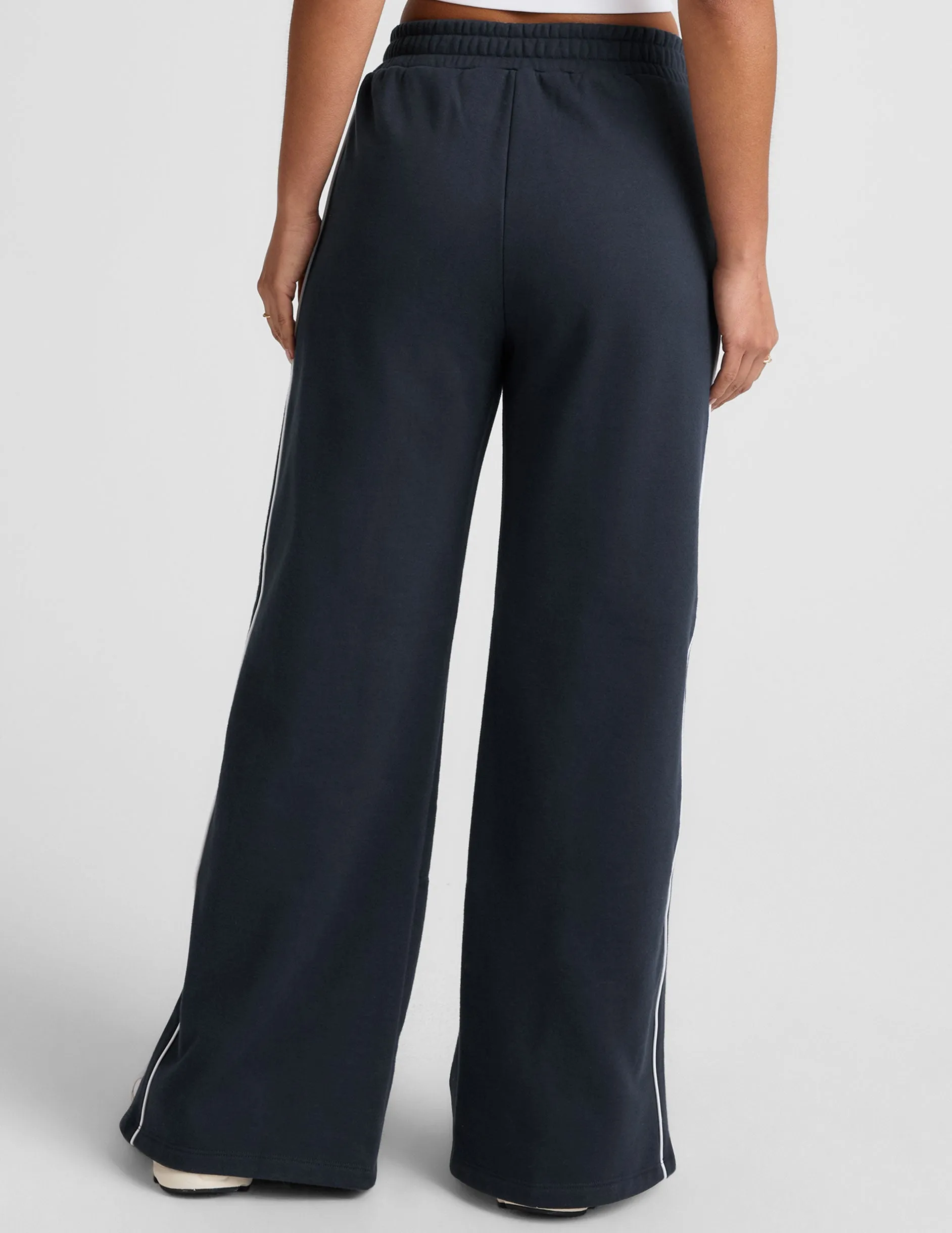 LuxeFleece Piper Wide Leg Pant Light and Cozy Lined interior