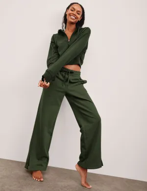 LuxeFleece Side Slit Wide Leg Pant Travel Style Travel-Ready