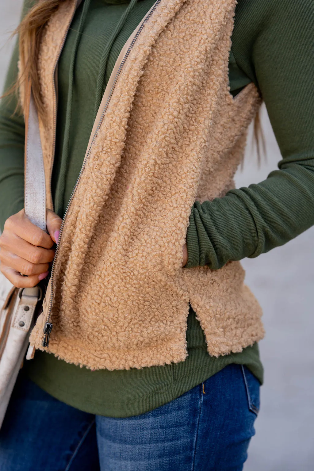 Lightweight Sherpa Vest detailing Scarce